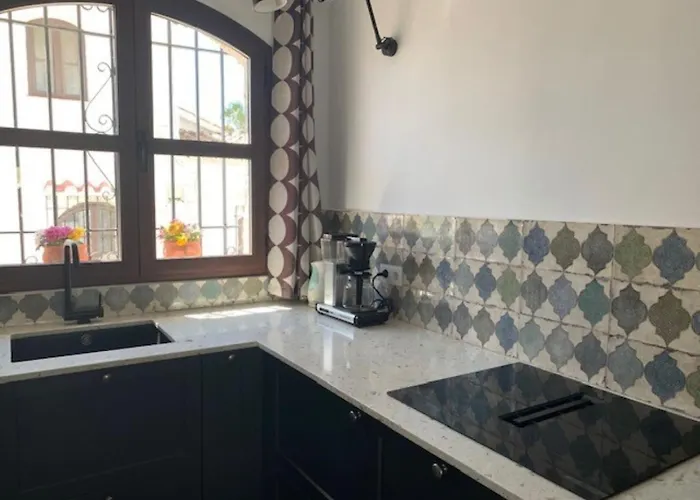 Capistrano, Calle Palmas 126 - Eurosur *